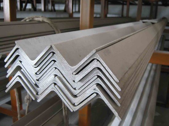 Black or Galvanized Angle Steel Q195 Q235 A36 Iron Angle Bar